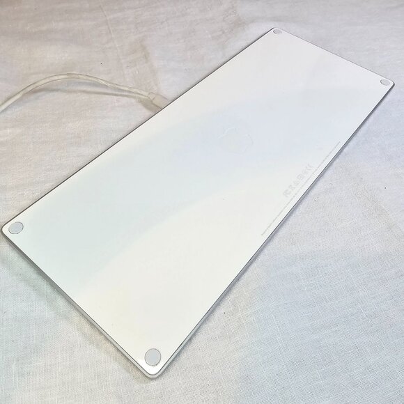 Apple Magic Rechargeable Bluetooth Wireless Keyboard A1644 - Picture 2 of 3